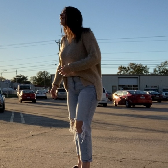 American Eagle Mom Jeans - Picture 1 of 2